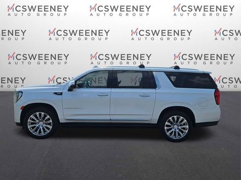 Used 2023 GMC Yukon XL Denali AWD/4WD image 2