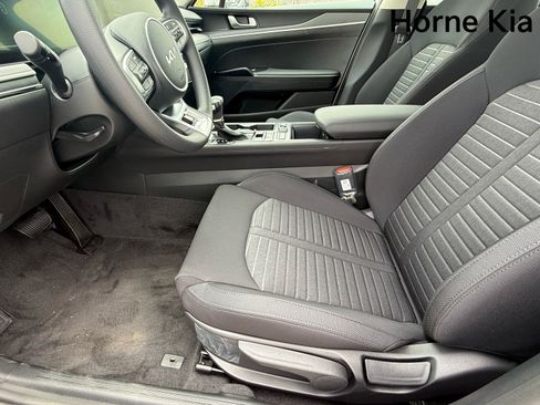 New 2025 Kia K5 LXS image 10