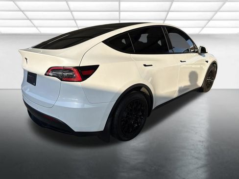 Used 2022 Tesla Model Y Long Range AWD/4WD image 2
