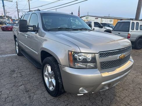 Used 2008 Chevrolet Avalanche LTZ AWD/4WD image 4