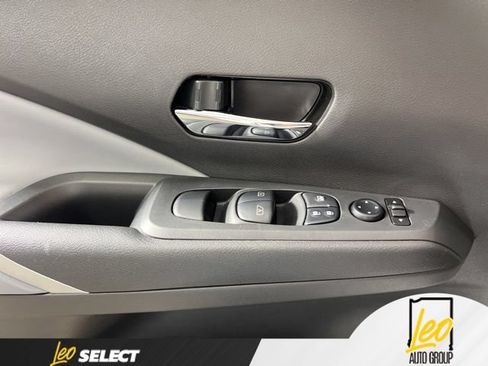 Used 2023 Nissan Kicks SR w/ SR Premium Package FWD image 27