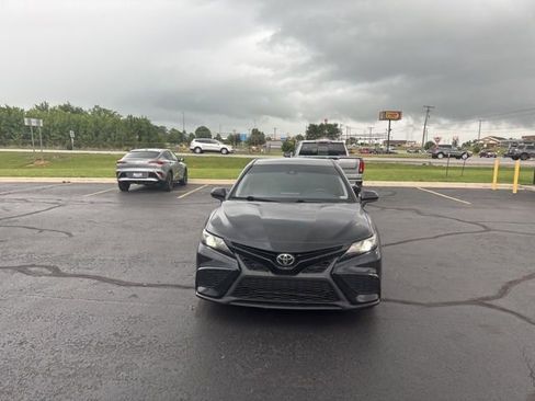 Used 2021 Toyota Camry SE FWD image 6