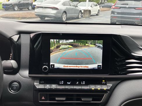 Used 2025 Toyota Camry SE FWD image 30