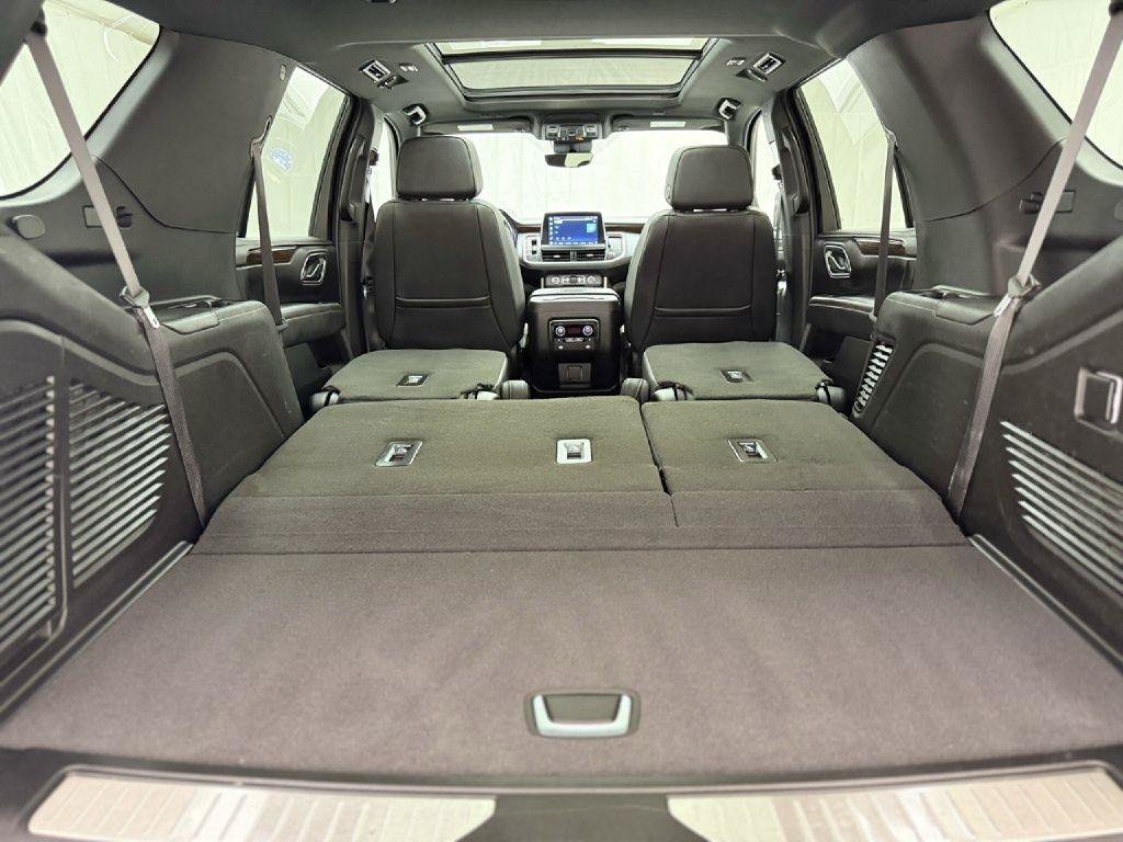 Used 2024 Chevrolet Tahoe High Country AWD/4WD image 31