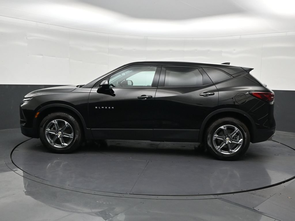 Used 2023 Chevrolet Blazer LT FWD image 2