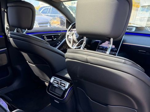 Used 2022 Mercedes-Benz S 580 4MATIC Sedan w/ AMG Line Package image 21