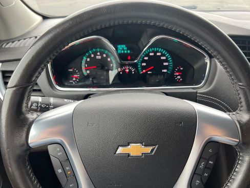 Used 2016 Chevrolet Traverse LT w/ Style and Technology Package FWD image 11