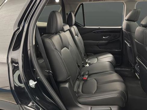 Used 2023 Honda Pilot Touring image 11