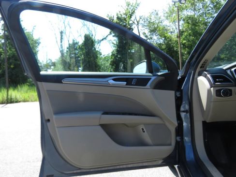 Used 2019 Ford Fusion SE FWD image 7