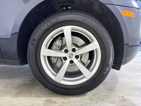 Certified 2018 Porsche Macan image 15