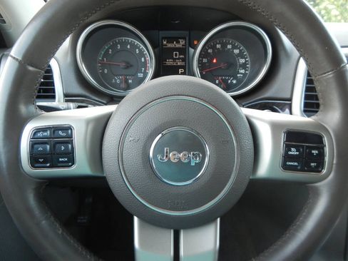 Used 2011 Jeep Grand Cherokee Laredo AWD/4WD image 41