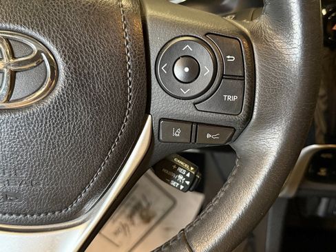 Used 2018 Toyota Corolla XLE image 10