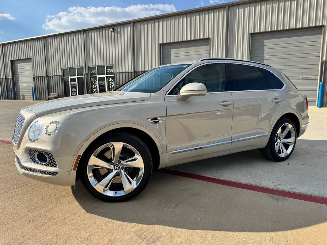Used 2018 Bentley Bentayga AWD/4WD image 19