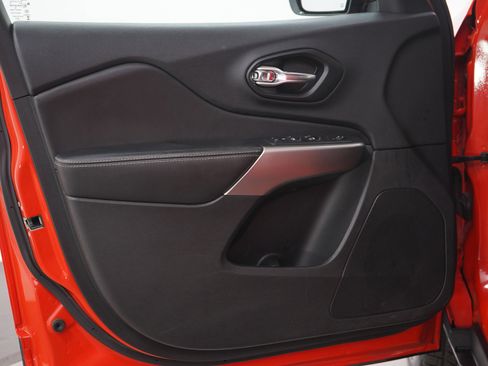 Used 2021 Jeep Cherokee Latitude Lux 80th Anniv w/ Quick Order Package 26U 80TH image 19