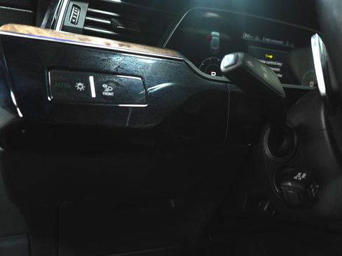 Used 2019 Audi e-tron Prestige w/ Prestige Package AWD/4WD image 25