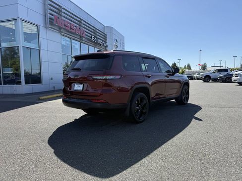 Used 2024 Jeep Grand Cherokee L Altitude AWD/4WD image 8