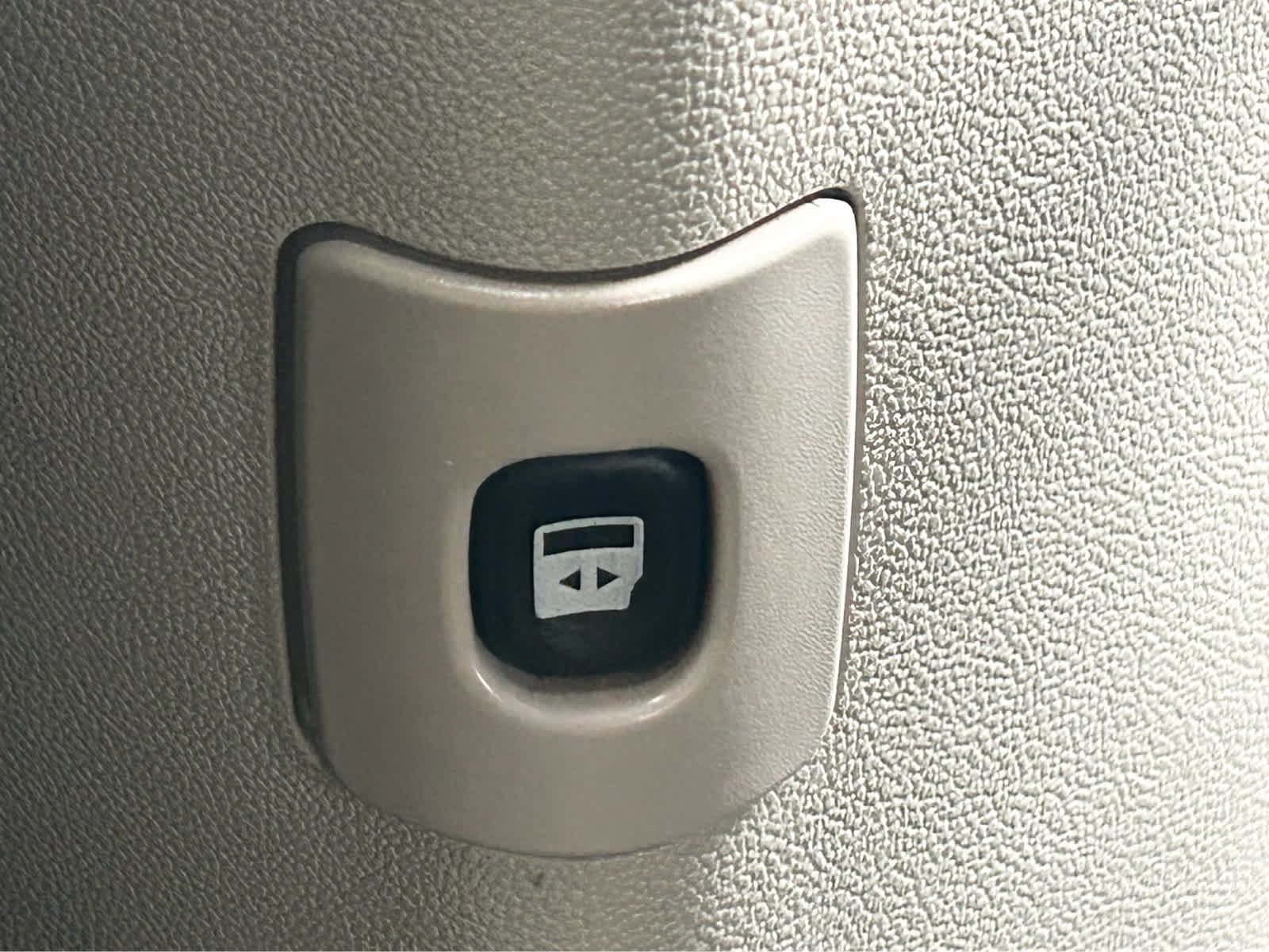 Used 2014 Dodge Grand Caravan SXT w/ UConnect Hands-Free Group FWD image 13