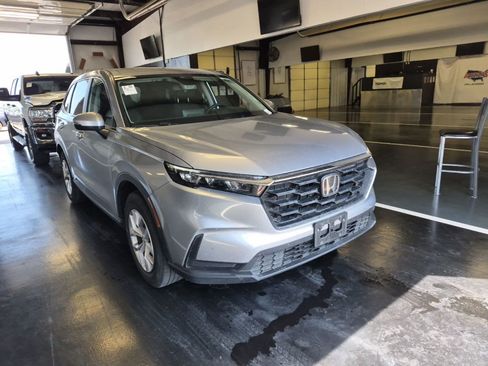 Used 2025 Honda CR-V LX image 2