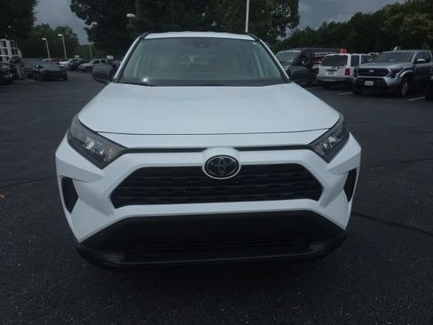 Used 2019 Toyota RAV4 LE FWD image 2