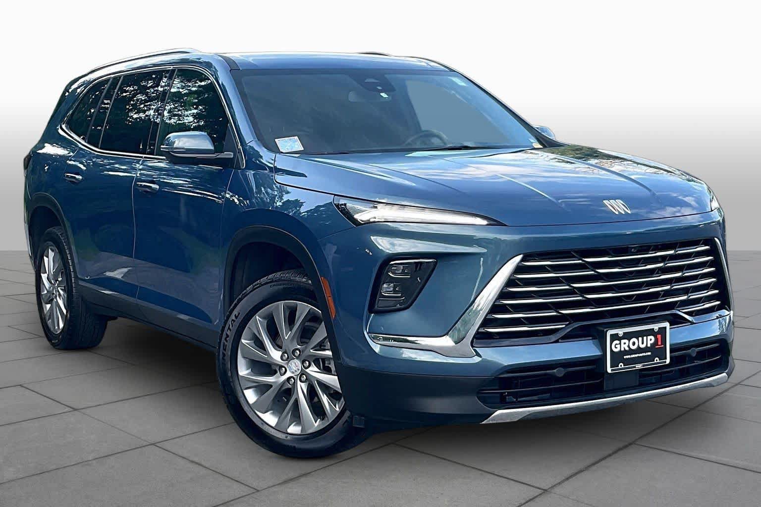 Used 2025 Buick Enclave Preferred w/ Power Package FWD image 2