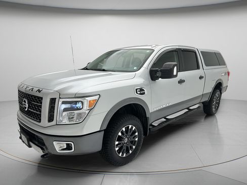 Used 2017 Nissan Titan PRO-4X AWD/4WD image 3