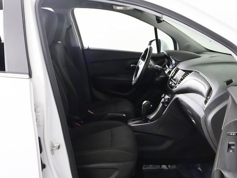 Used 2020 Chevrolet Trax LT image 22
