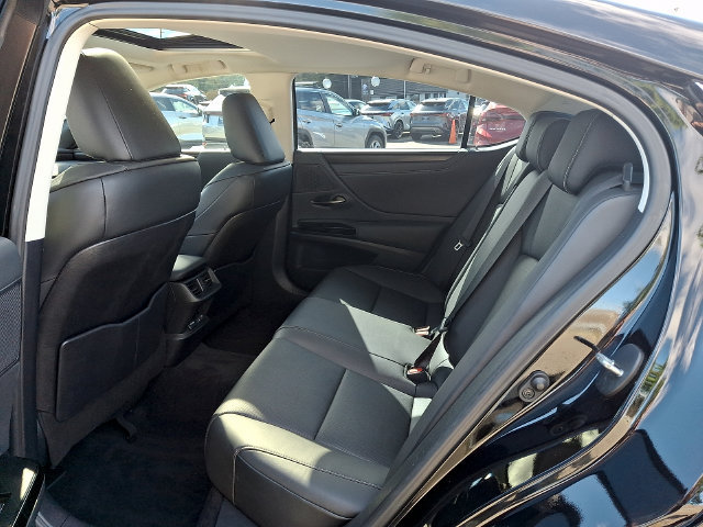Used 2024 Lexus ES 350 w/ Premium Package FWD image 9