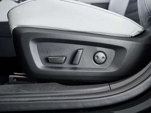 New 2025 Mitsubishi Outlander SE image 21