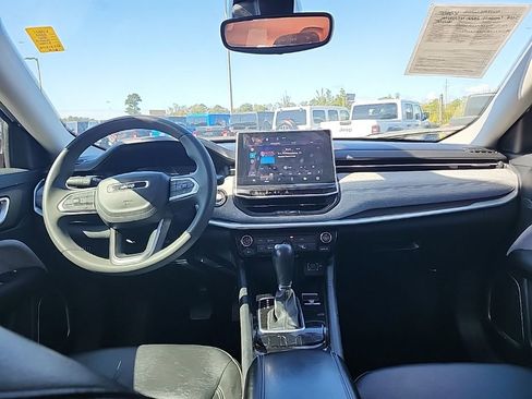 Certified 2022 Jeep Compass Latitude image 3