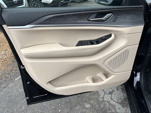 New 2025 Jeep Grand Cherokee Limited w/ MOPAR Finishing Package AWD/4WD image 20