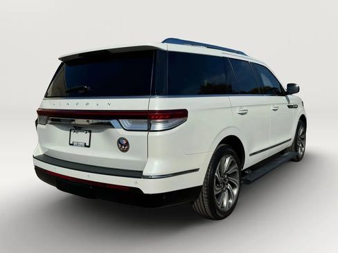 Used 2022 Lincoln Navigator Reserve image 7