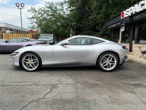 Used 2021 Ferrari Roma RWD image 9
