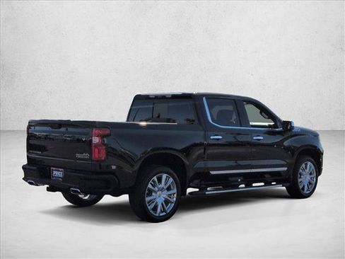 Certified 2024 Chevrolet Silverado 1500 High Country w/ Technology Package AWD/4WD image 8