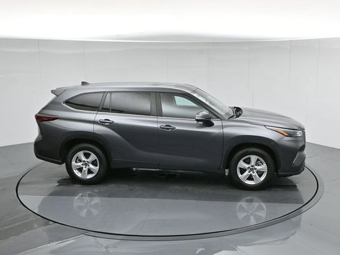 Used 2024 Toyota Highlander LE image 60