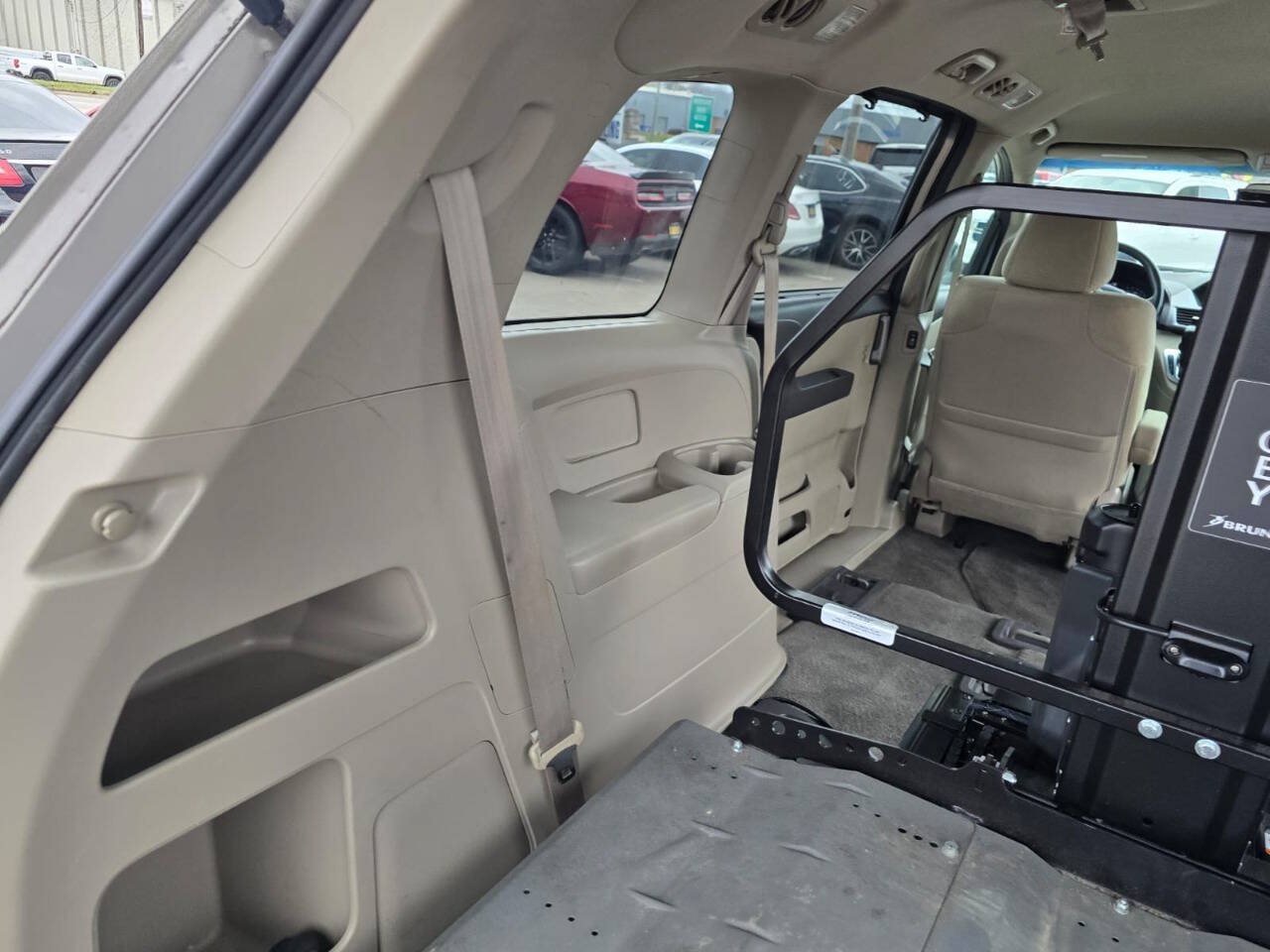 Used 2011 Honda Odyssey EX image 27
