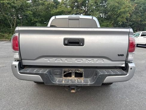 Used 2020 Toyota Tacoma TRD Sport w/ Technology Package AWD/4WD image 4