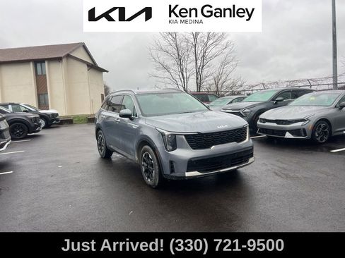 Certified 2024 Kia Sorento S w/ Panoramic Sunroof Package image 3