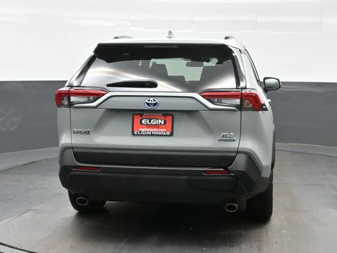 Used 2021 Toyota RAV4 XLE w/ Convenience Package image 5