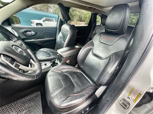 Used 2014 Jeep Cherokee Trailhawk w/ Technology Group image 18