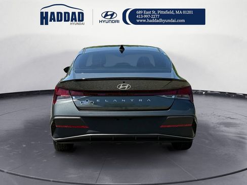 Used 2025 Hyundai Elantra Sport FWD image 4