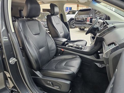 Used 2019 Ford Edge Titanium w/ Equipment Group 301A image 21