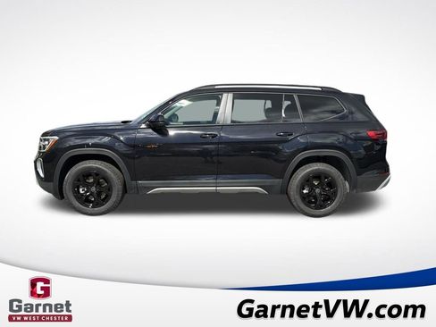 New 2026 Volkswagen Atlas Peak Edition image 2
