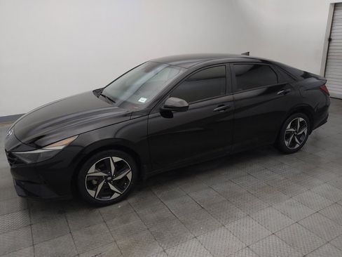 Used 2023 Hyundai Elantra SEL w/ Convenience Package FWD image 2