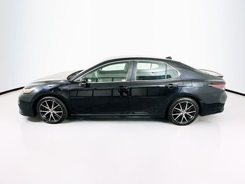 Used 2024 Toyota Camry SE FWD image 4