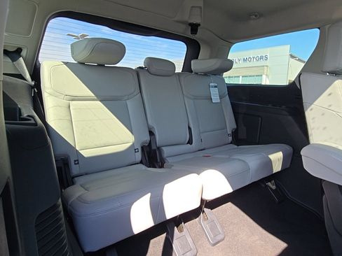 Used 2025 Ford Expedition Platinum w/ Driver's Package AWD/4WD image 41
