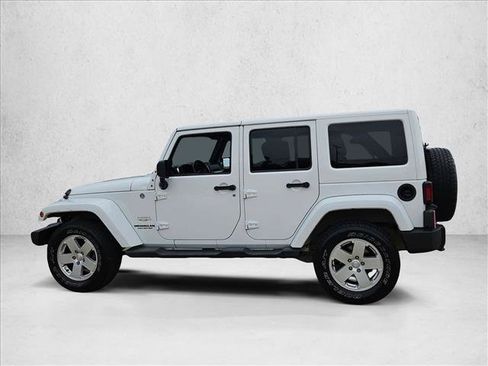 Used 2012 Jeep Wrangler Unlimited Sahara w/ Connectivity Group AWD/4WD image 8