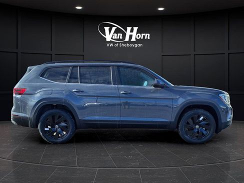 New 2026 Volkswagen Atlas SE image 2