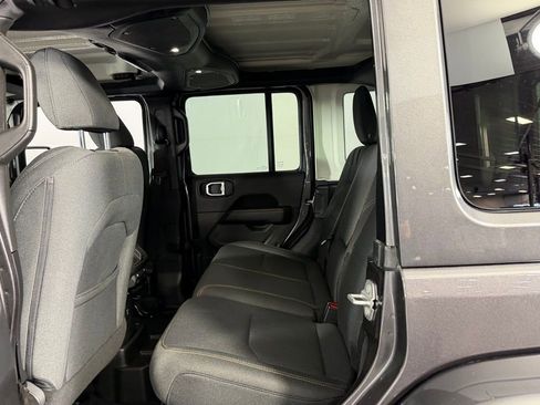 Used 2025 Jeep Wrangler Unlimited Sahara image 29