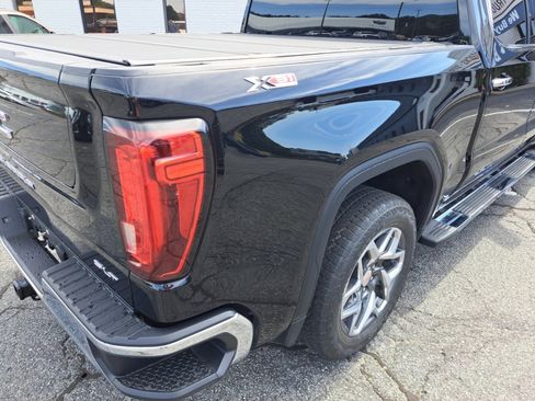 Used 2023 GMC Sierra 1500 SLT w/ SLT Premium Package AWD/4WD image 18