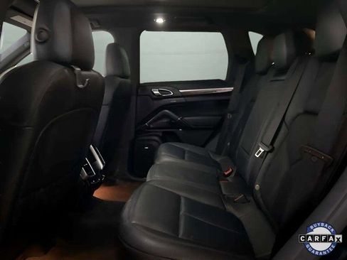 Used 2014 Porsche Cayenne S image 17